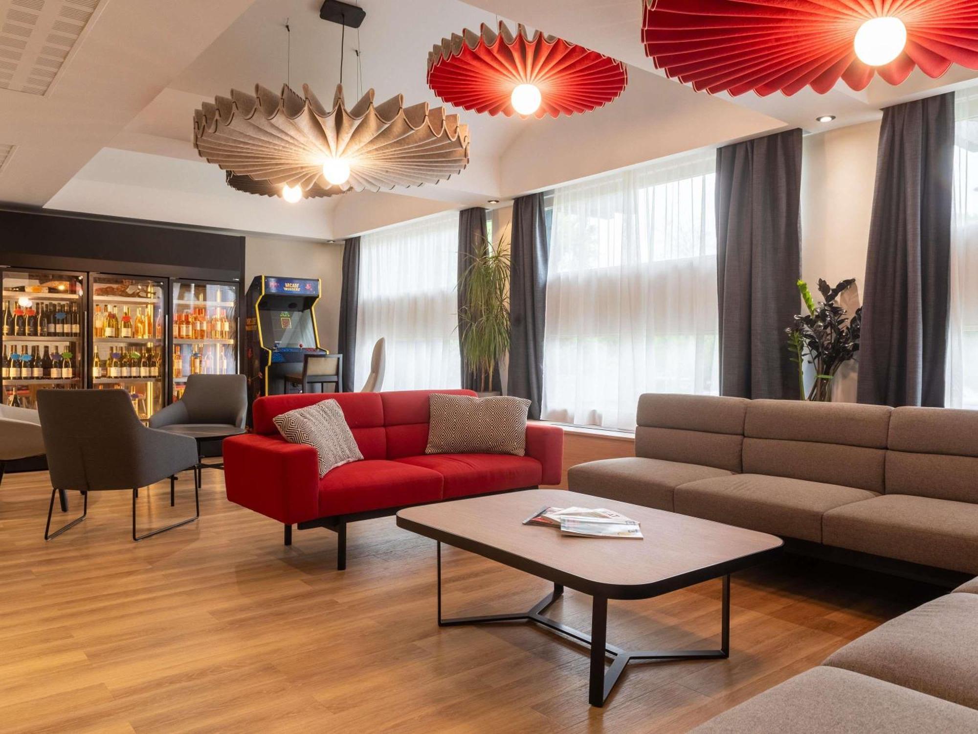 Ibis Lyon Est Bron Hotel Exterior photo